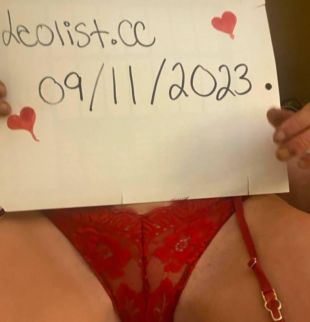 Elle is Female Escorts. | Hamilton | Ontario | Canada | scarletamour.com 