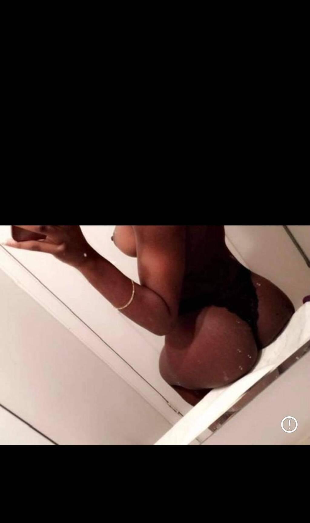 Ashely is Female Escorts. | Quebec City | Quebec | Canada | scarletamour.com 