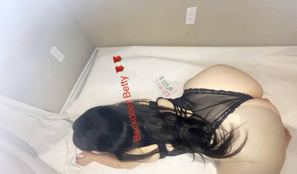 Backdoor Becky is Female Escorts. | Kitchener | Ontario | Canada | scarletamour.com 