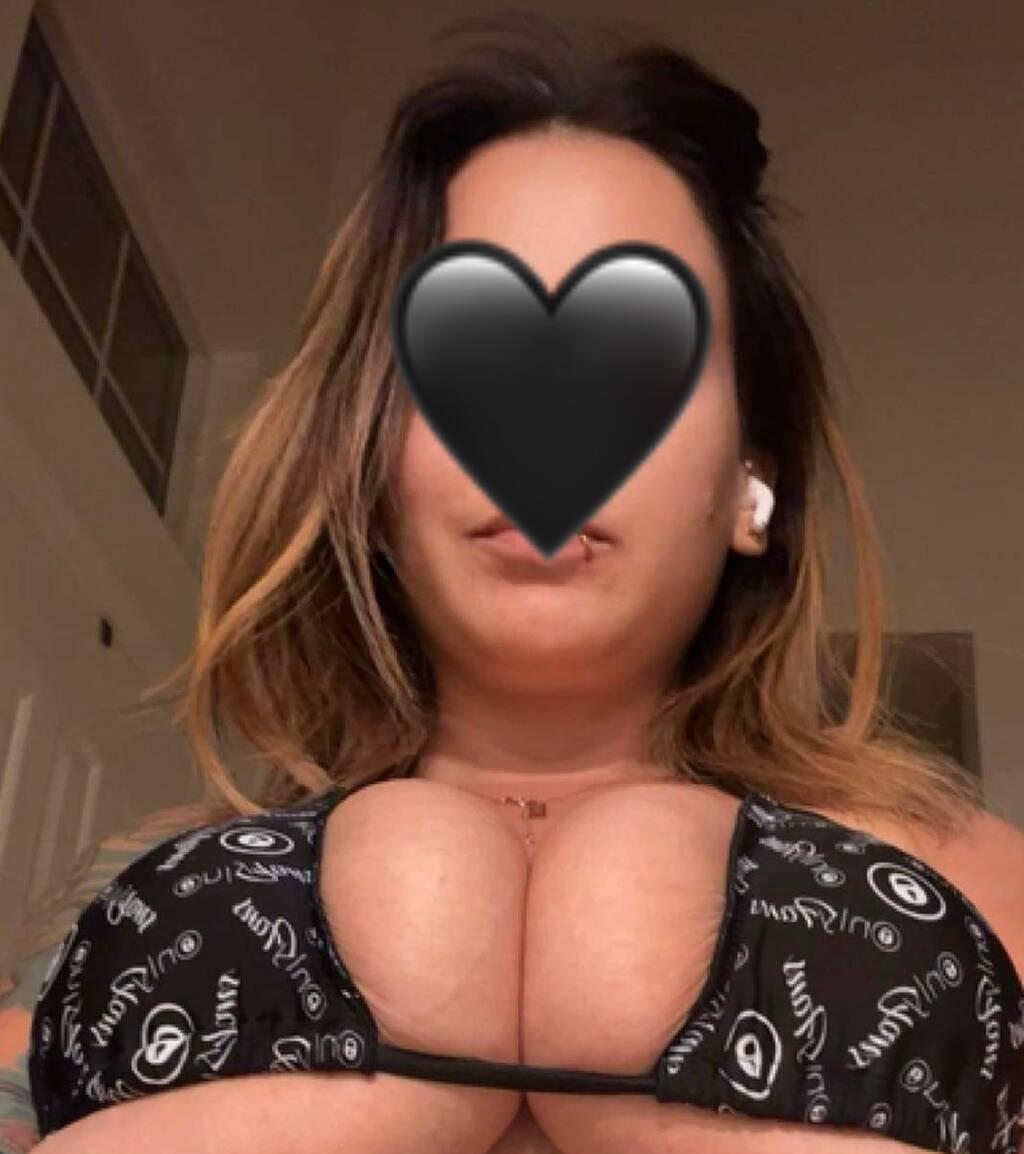 Vicki is Female Escorts. | Barrie | Ontario | Canada | scarletamour.com 