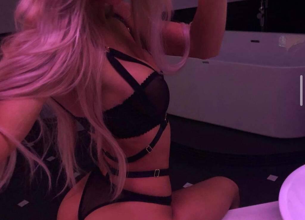 Brandii is Female Escorts. | Guelph | Ontario | Canada | scarletamour.com 