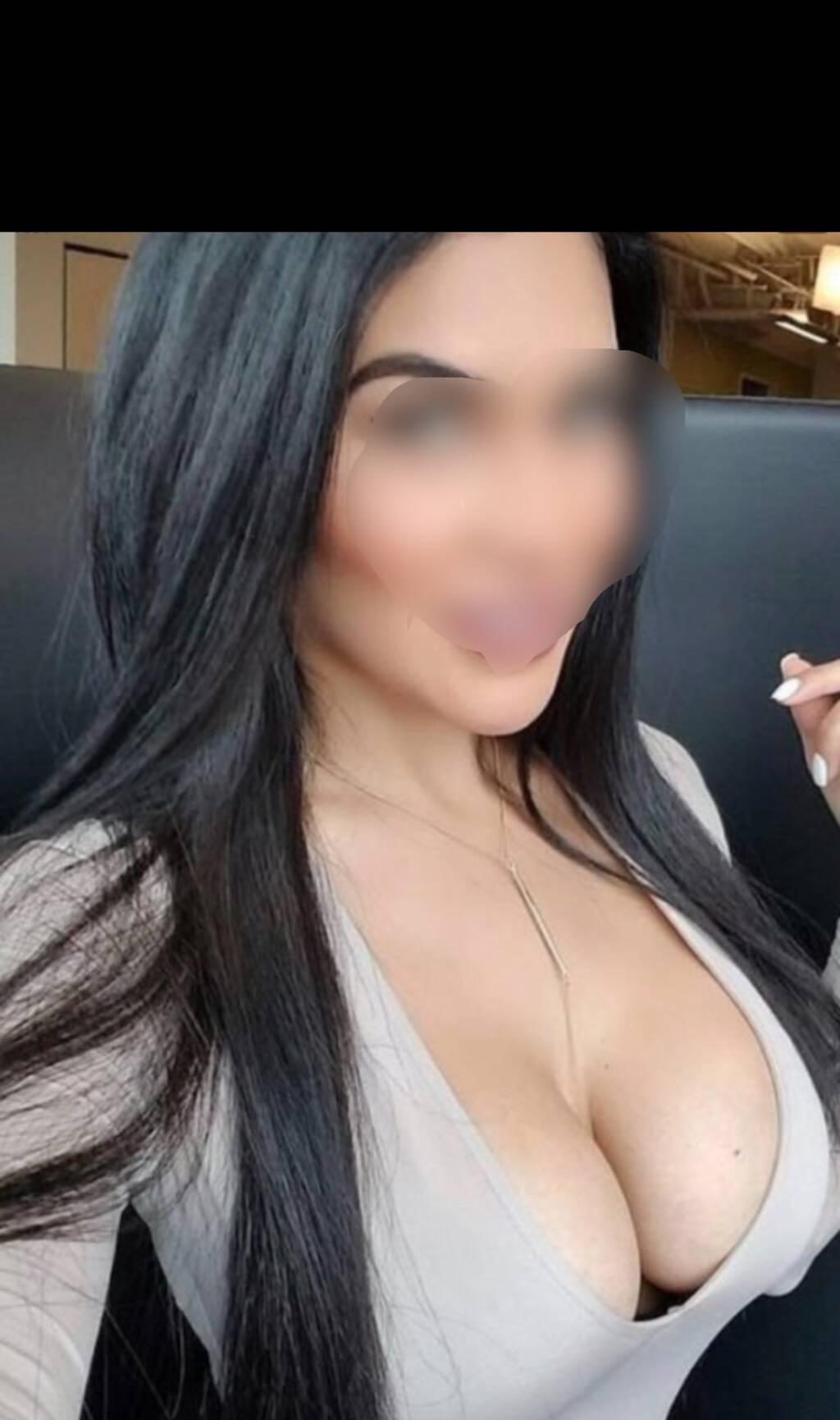 Vèro is Female Escorts. | Quebec City | Quebec | Canada | scarletamour.com 