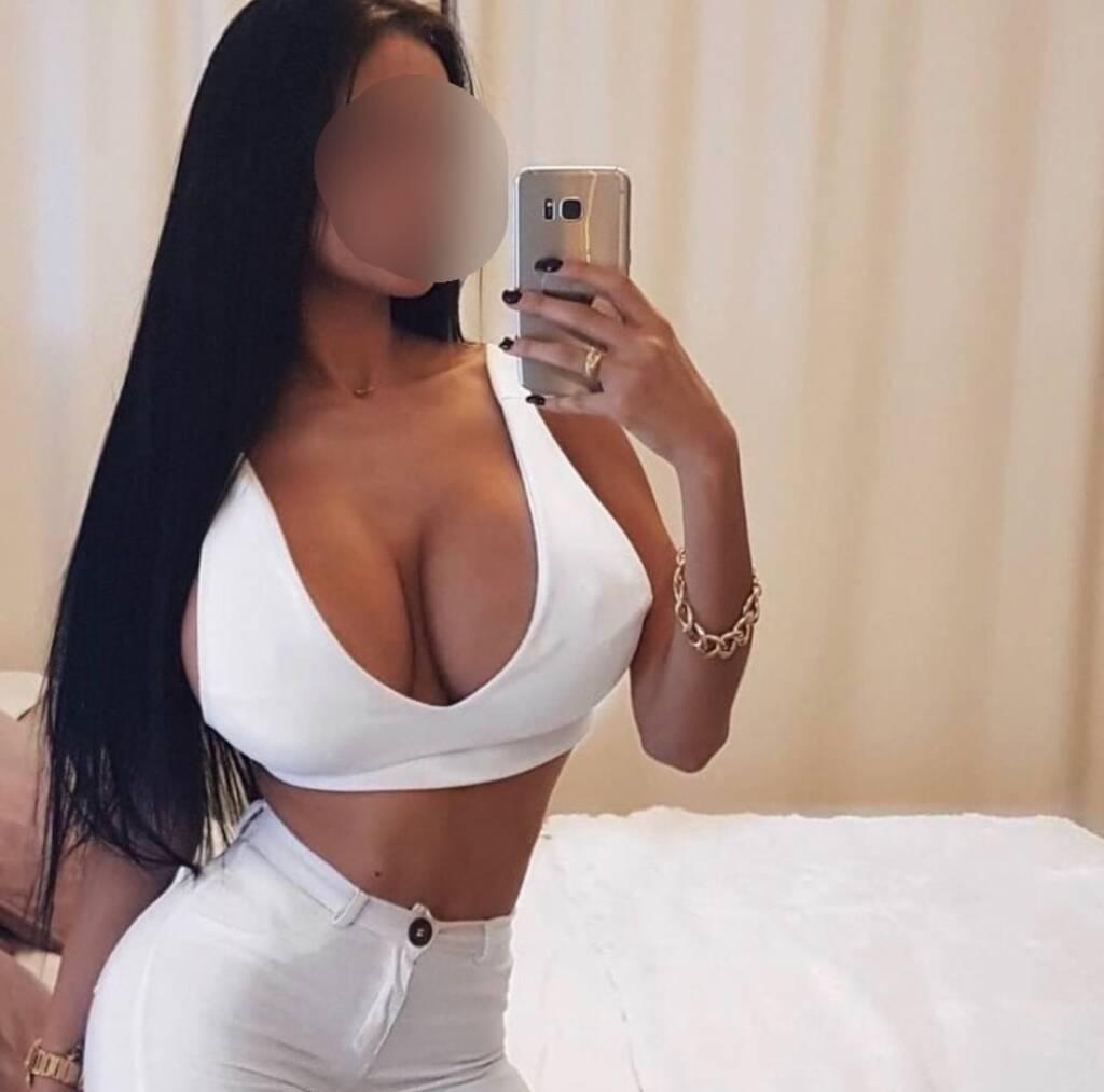 Vèro is Female Escorts. | Quebec City | Quebec | Canada | scarletamour.com 