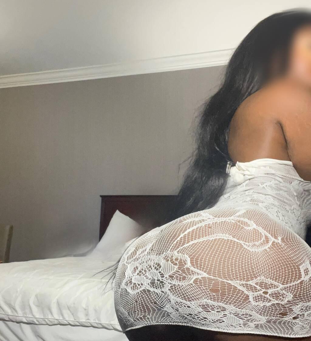 Sierra is Female Escorts. | Regina | Saskatchewan | Canada | scarletamour.com 