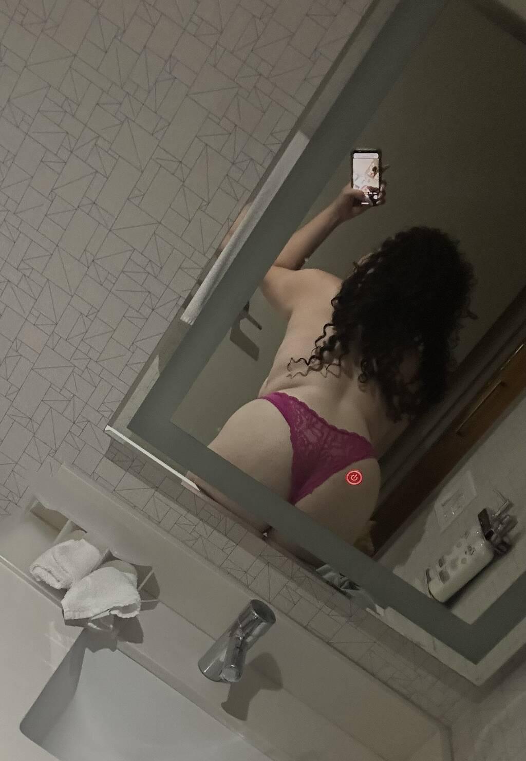 Celine is Female Escorts. | windsor | Ontario | Canada | scarletamour.com 