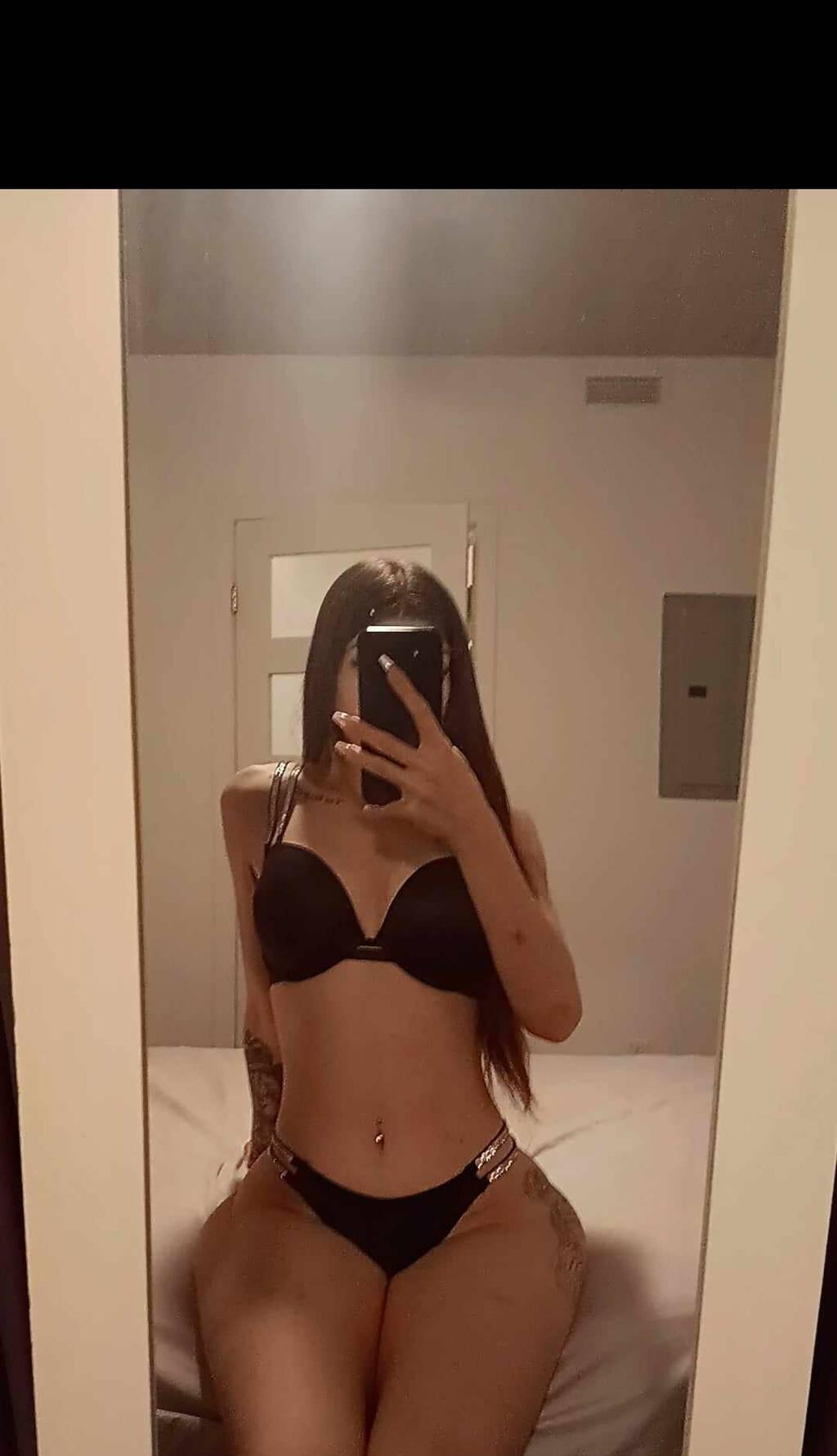 Bella is Female Escorts. | Quebec City | Quebec | Canada | scarletamour.com 