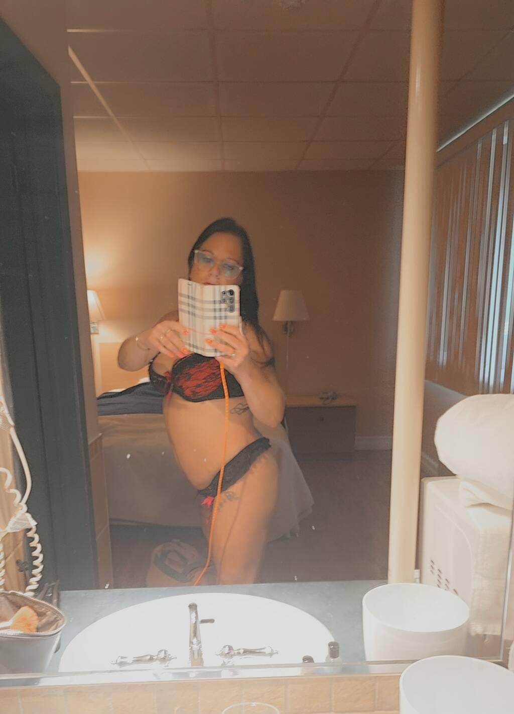 La belle femme qui jute is Female Escorts. | Trois Rivieres | Quebec | Canada | scarletamour.com 