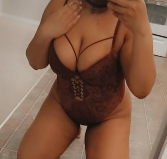 April is Female Escorts. | Edmonton | Alberta | Canada | scarletamour.com 