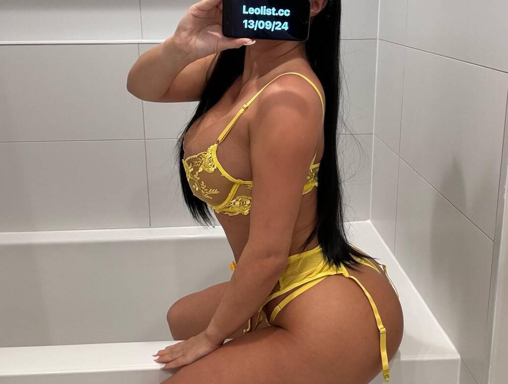 Sisi is Female Escorts. | Barrie | Ontario | Canada | scarletamour.com 