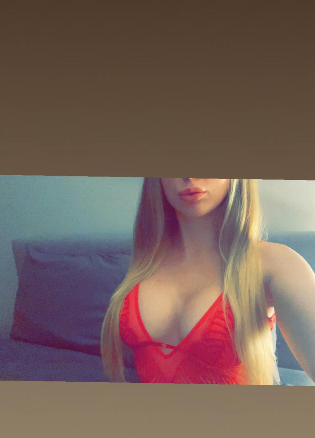 PARIS is Female Escorts. | Kitchener | Ontario | Canada | scarletamour.com 