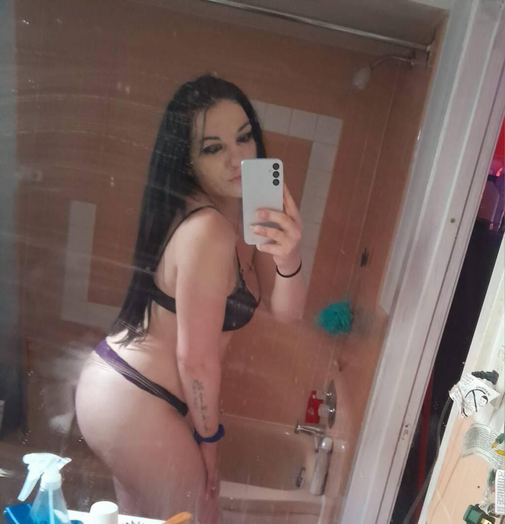 Samantha is Female Escorts. | windsor | Ontario | Canada | scarletamour.com 