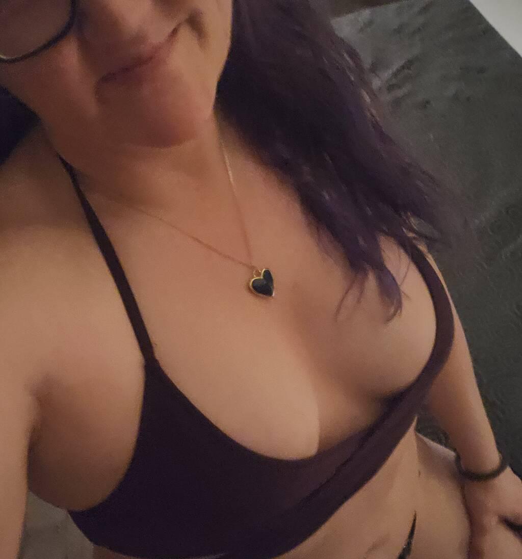 Darling is Female Escorts. | Medicine Hat | Alberta | Canada | scarletamour.com 