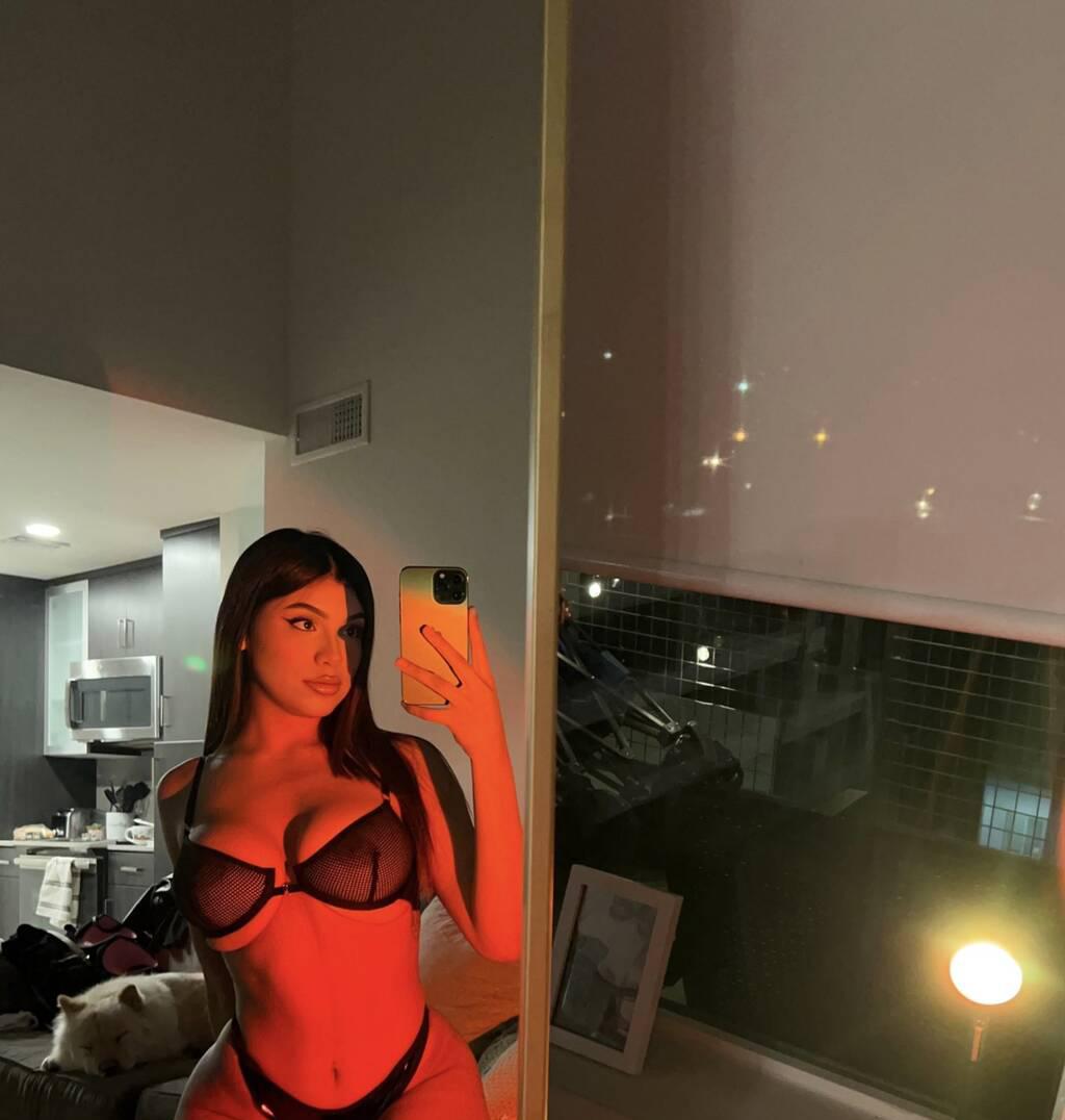 Léa is Female Escorts. | Barrie | Ontario | Canada | scarletamour.com 