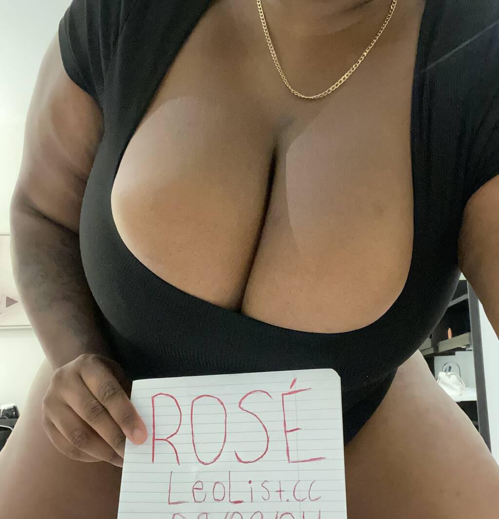 Rose is Female Escorts. | London | Ontario | Canada | scarletamour.com 