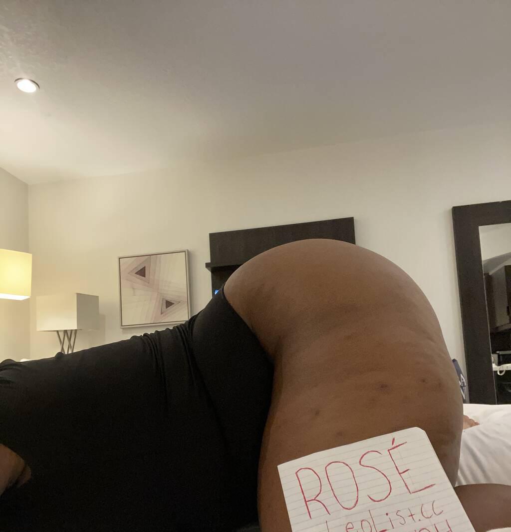 Rose is Female Escorts. | London | Ontario | Canada | scarletamour.com 