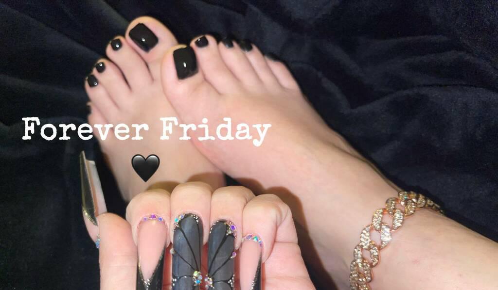 Forever Friday is Female Escorts. | Barrie | Ontario | Canada | scarletamour.com 