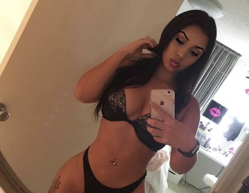 Sarah is Female Escorts. | Hamilton | Ontario | Canada | scarletamour.com 