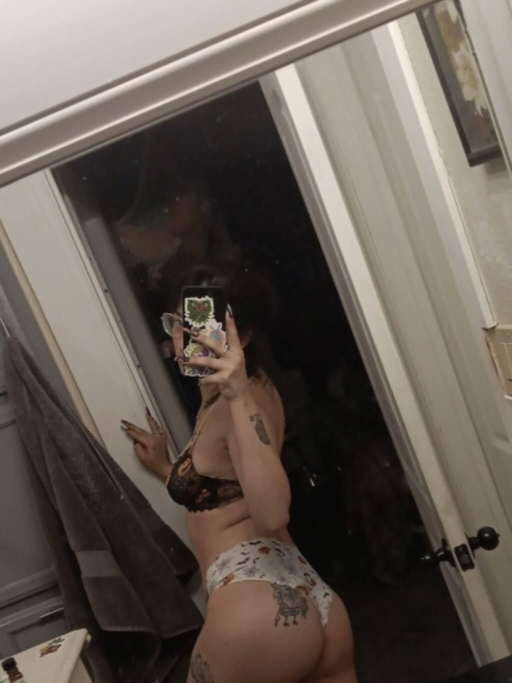 Victoria is Female Escorts. | Barrie | Ontario | Canada | scarletamour.com 