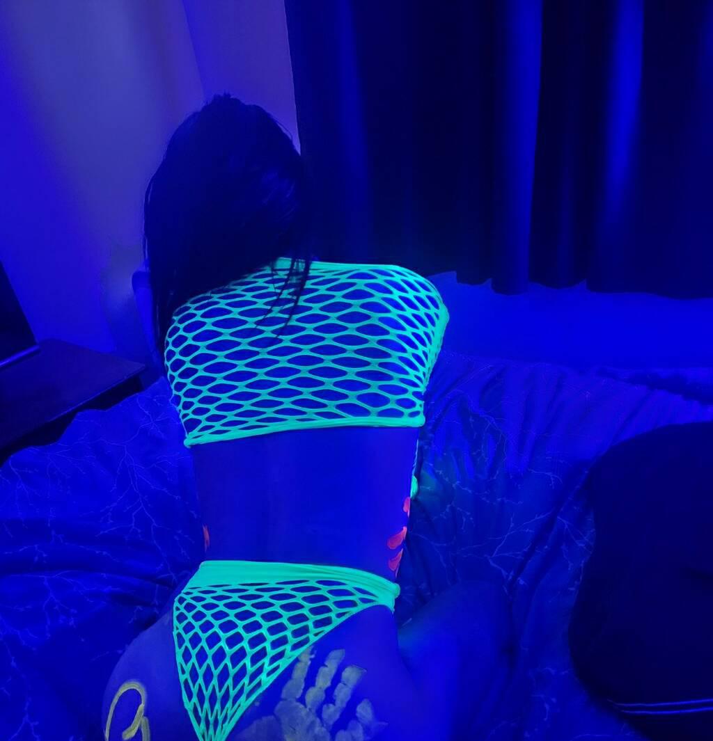 Elle is Female Escorts. | Kitchener | Ontario | Canada | scarletamour.com 