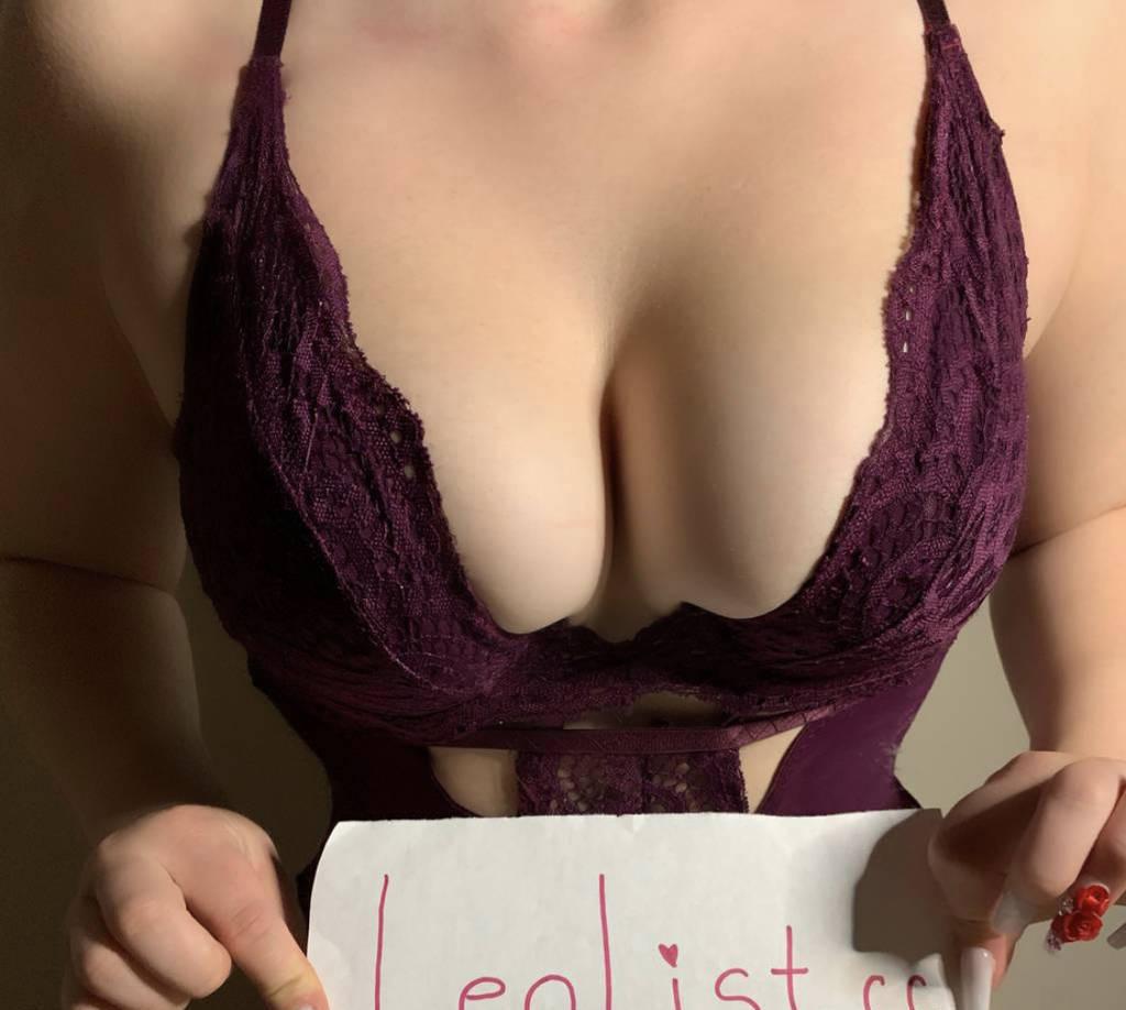 Aria is Female Escorts. | windsor | Ontario | Canada | scarletamour.com 