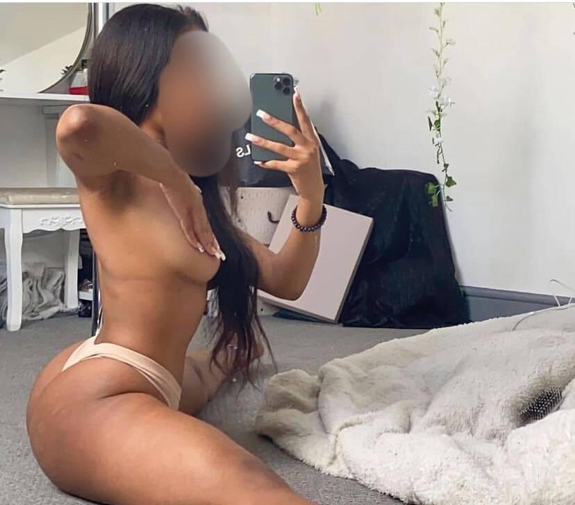 India & Mula is Female Escorts. | London | Ontario | Canada | scarletamour.com 