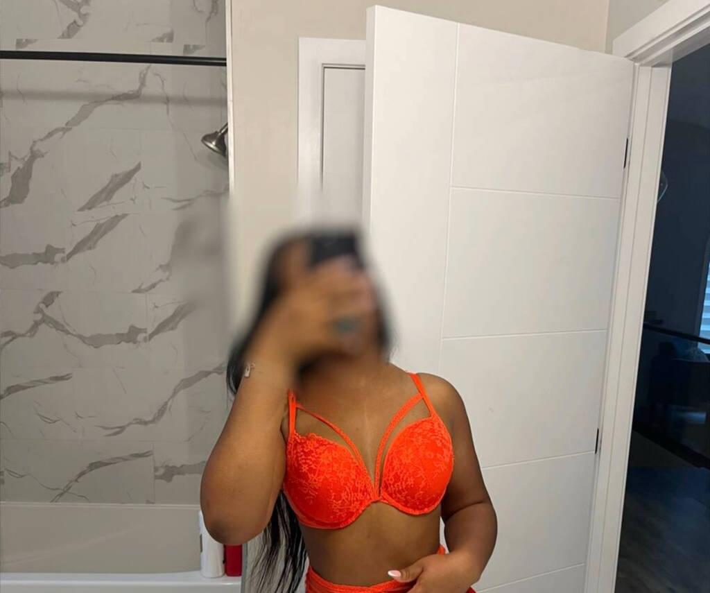 LOLA is Female Escorts. | Kingston | Ontario | Canada | scarletamour.com 