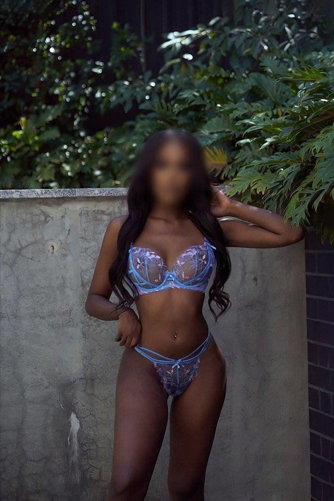 Coco Moncler is Female Escorts. | Perth | Australia | Australia | scarletamour.com 