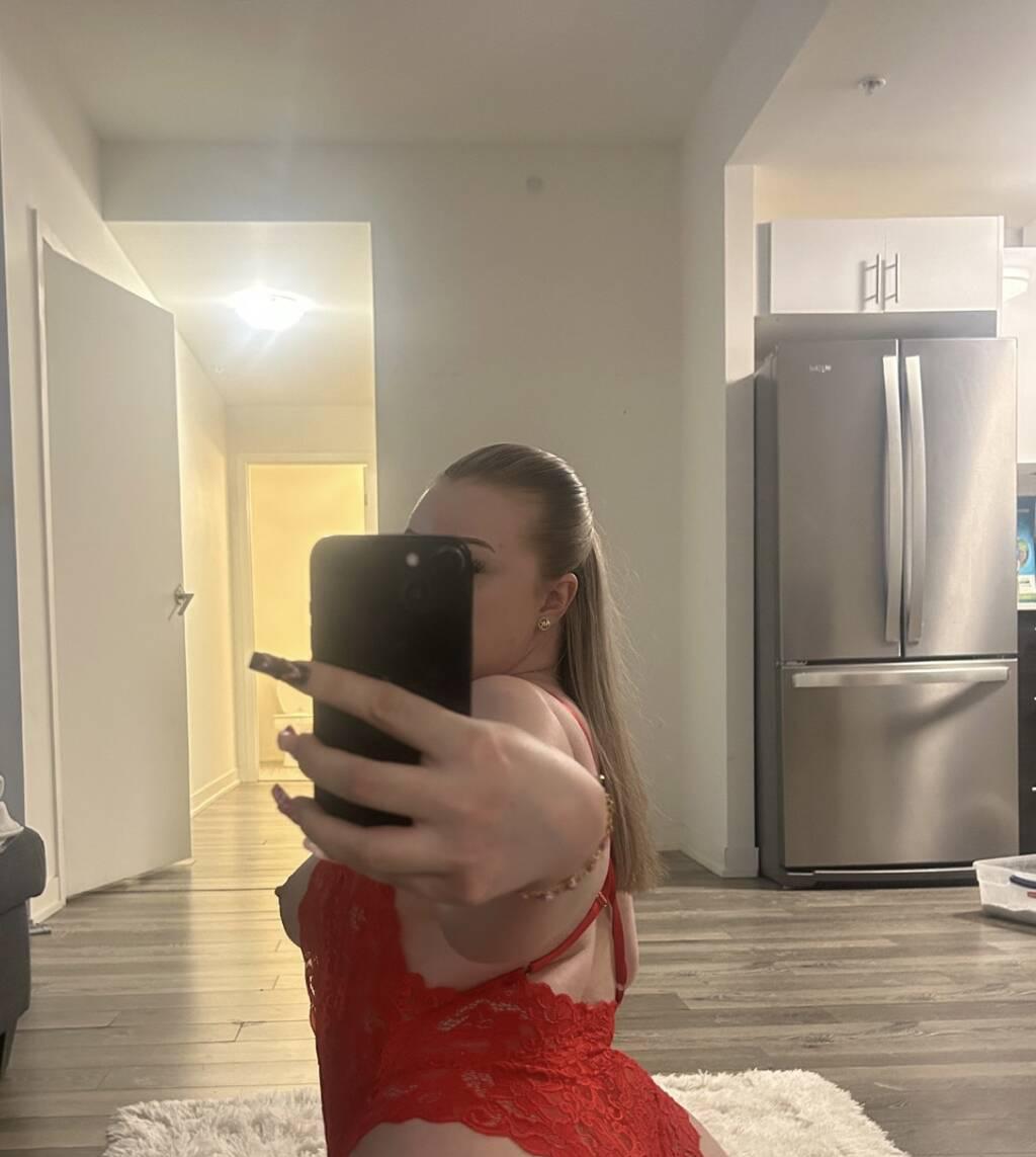 Aurora is Female Escorts. | Hamilton | Ontario | Canada | scarletamour.com 