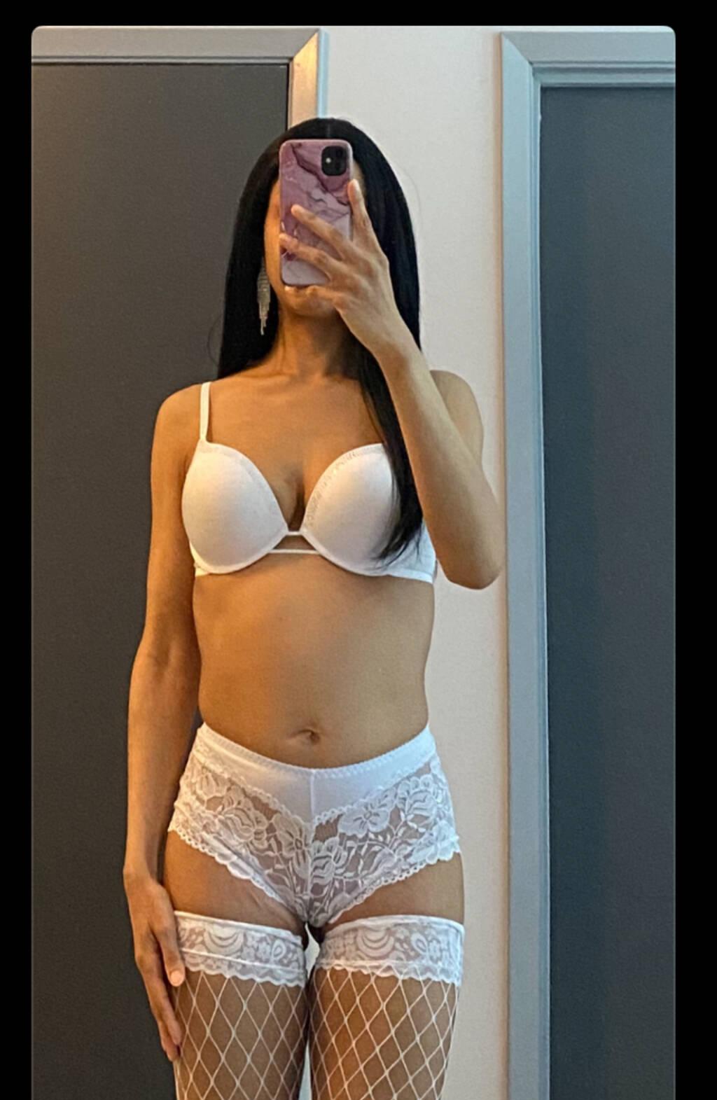 Monica is Female Escorts. | Kitchener | Ontario | Canada | scarletamour.com 