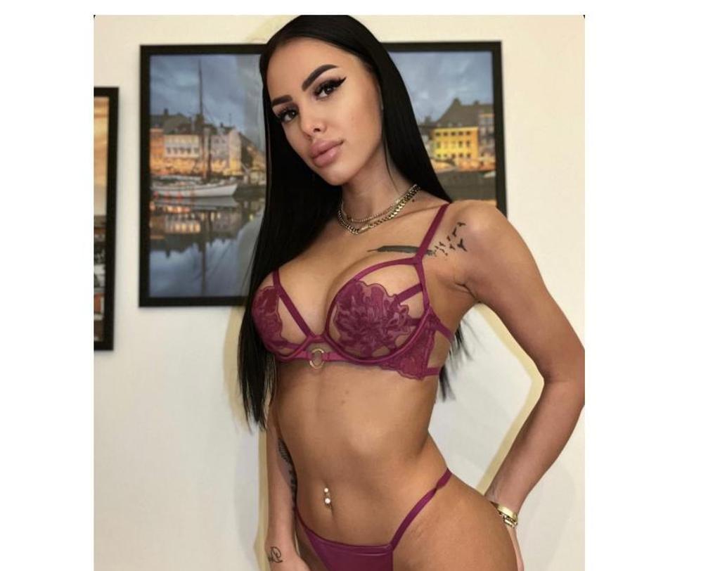  is Female Escorts. | London | United Kingdom | United Kingdom | scarletamour.com 