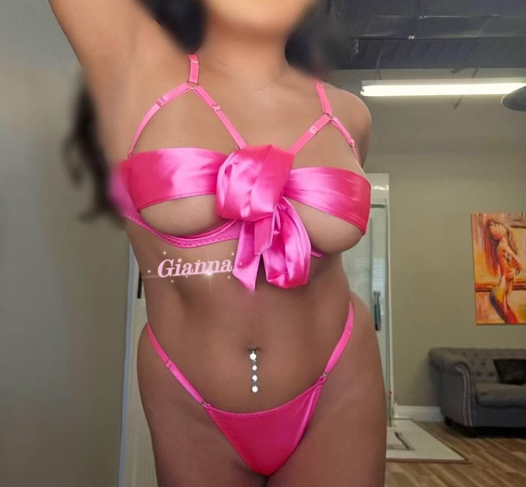 Gianna Cruz is Female Escorts. | Edmonton | Alberta | Canada | scarletamour.com 