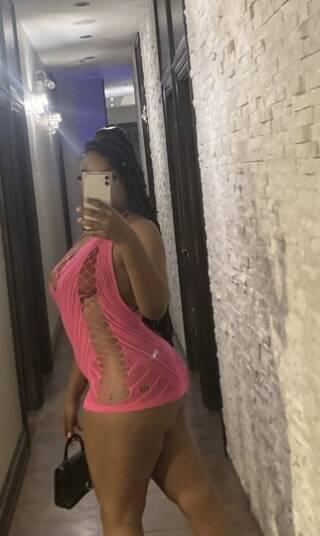 Sarah is Female Escorts. | Niagara | Ontario | Canada | scarletamour.com 