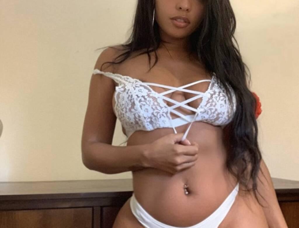 Sierra is Female Escorts. | Barrie | Ontario | Canada | scarletamour.com 