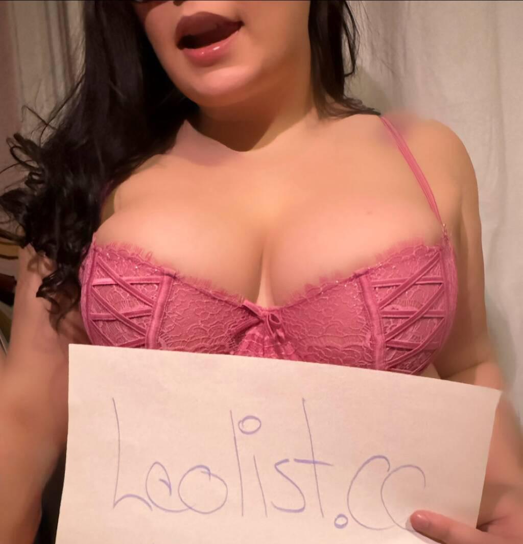 HENNESSY is Female Escorts. | Toronto | Ontario | Canada | scarletamour.com 