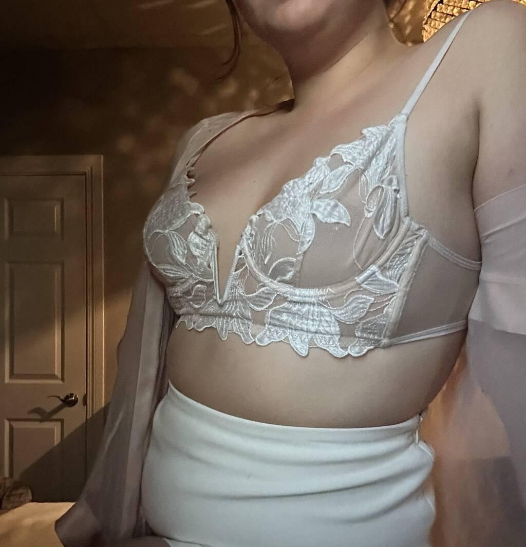 Sophie is Female Escorts. | Calgary | Alberta | Canada | scarletamour.com 