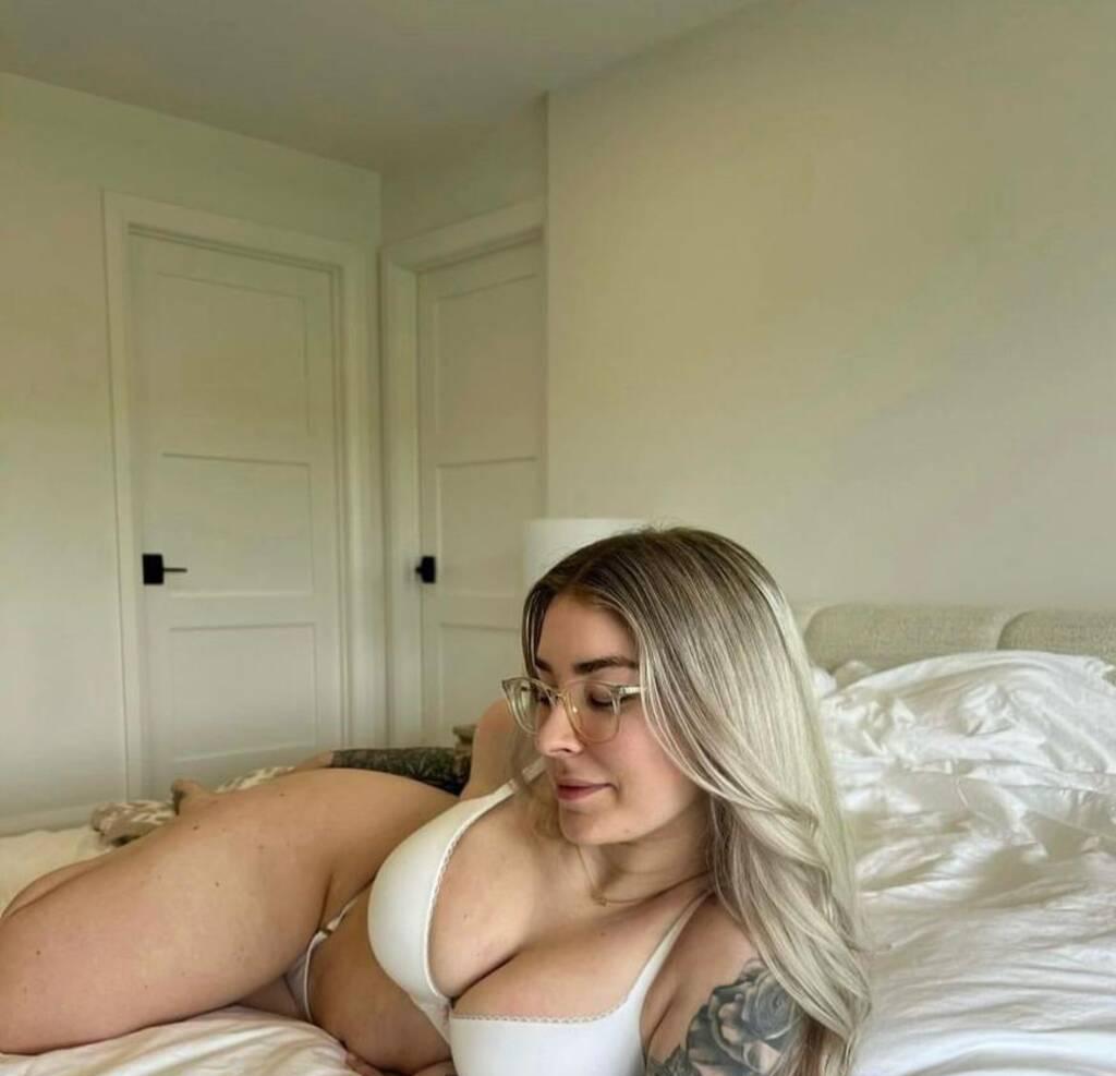 Jen is Female Escorts. | Lethbridge | Alberta | Canada | scarletamour.com 