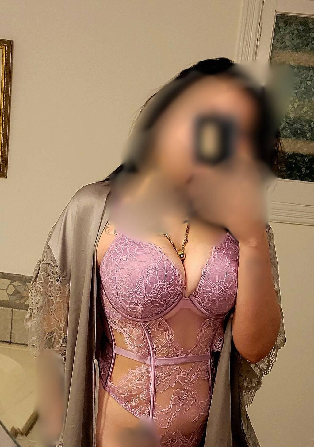 Tiff is Female Escorts. | Barrie | Ontario | Canada | scarletamour.com 