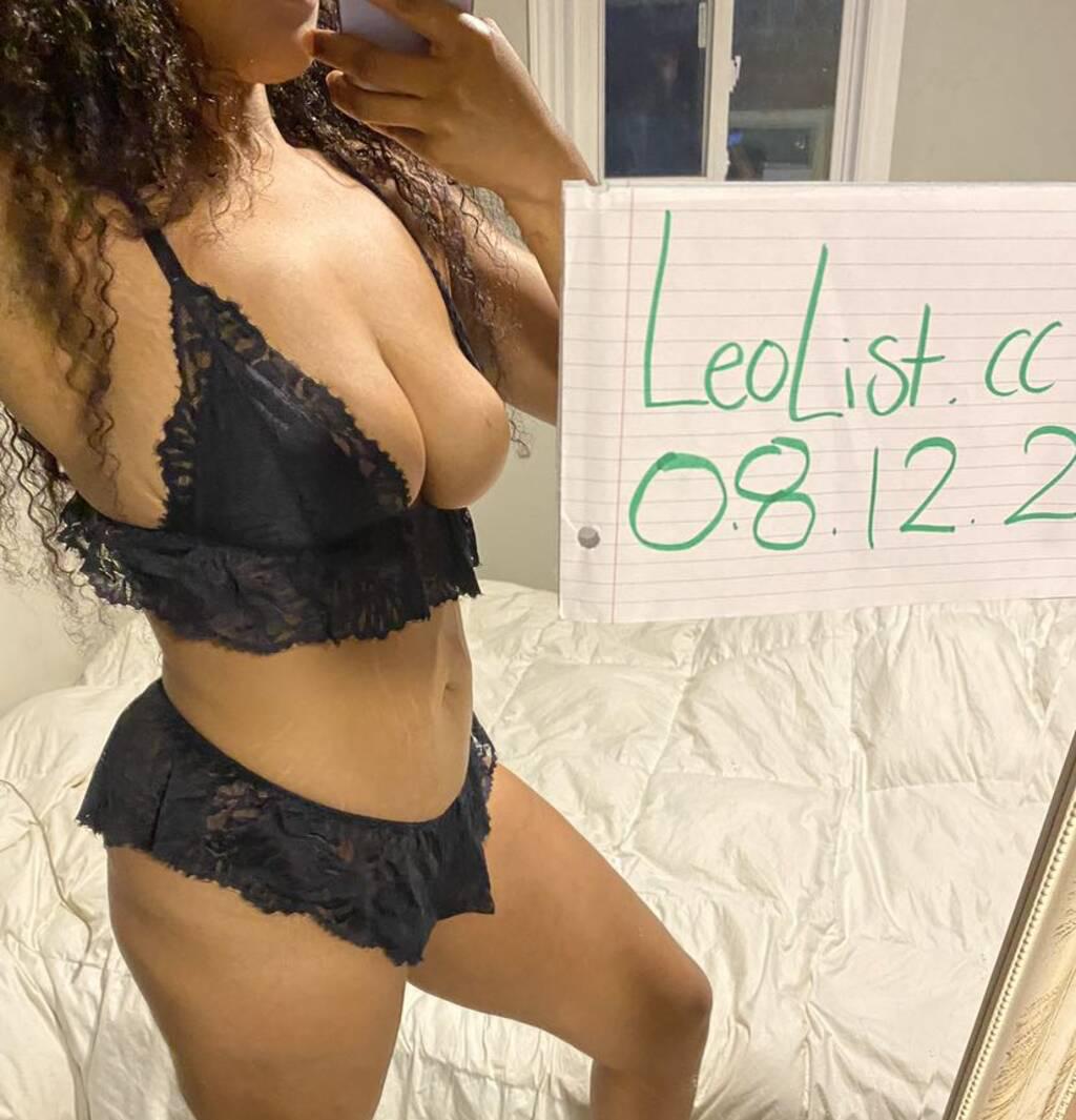 Kremé is Female Escorts. | Hamilton | Ontario | Canada | scarletamour.com 