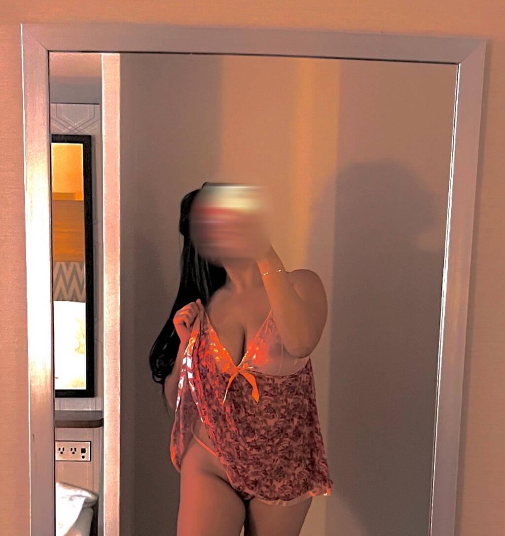 East Indian Latika is Female Escorts. | Saskatoon | Saskatchewan | Canada | scarletamour.com 