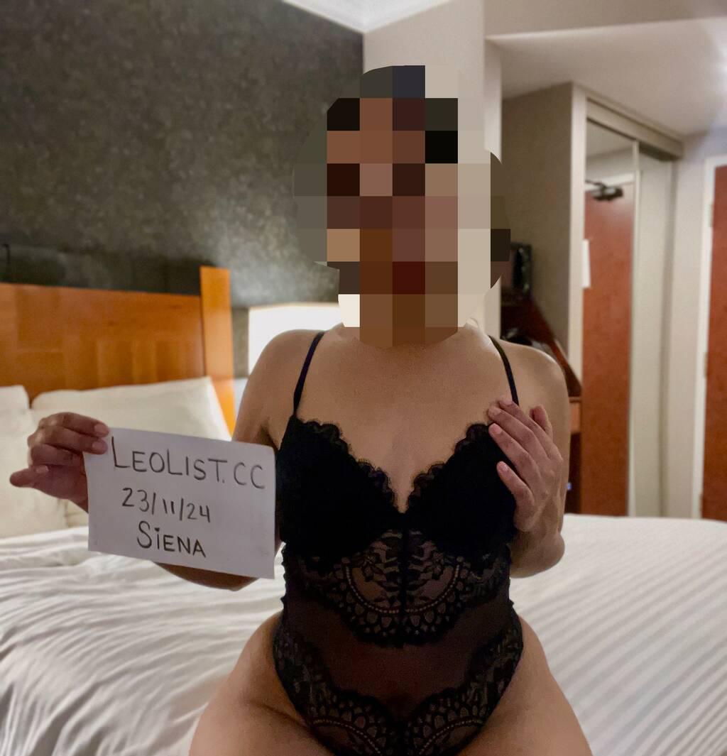 Siena is Female Escorts. | Barrie | Ontario | Canada | scarletamour.com 