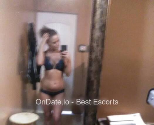 Chrissy is Female Escorts. | Winnipeg | Manitoba | Canada | scarletamour.com 