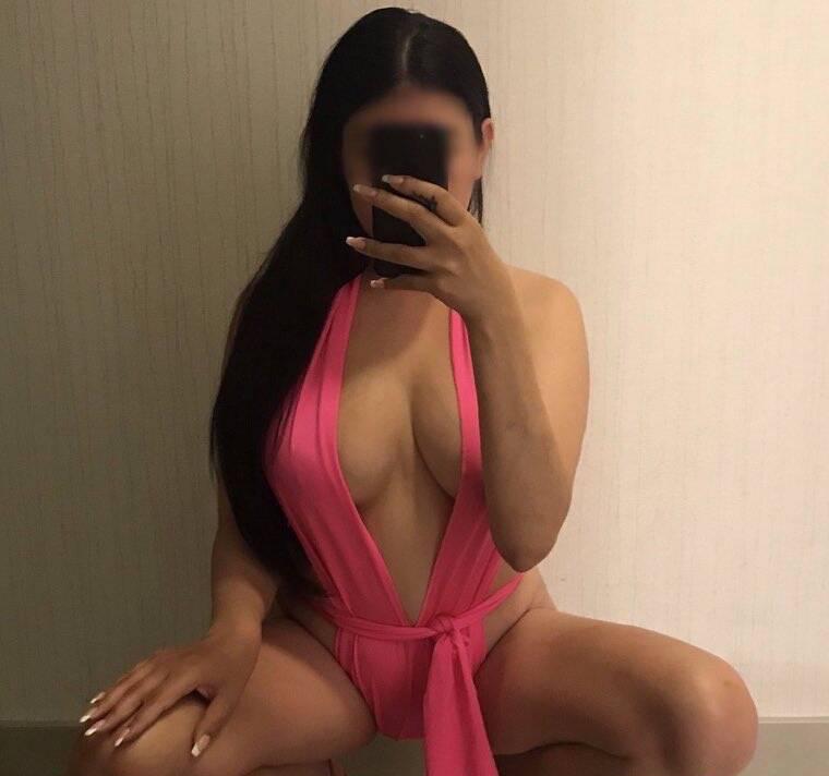 647•408•4846 ARI is Female Escorts. | Hamilton | Ontario | Canada | scarletamour.com 