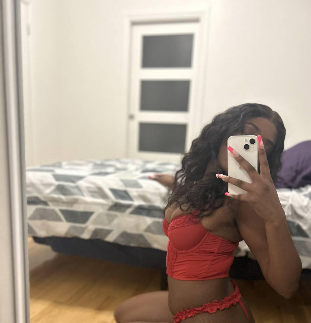 Selena is Female Escorts. | Quebec City | Quebec | Canada | scarletamour.com 