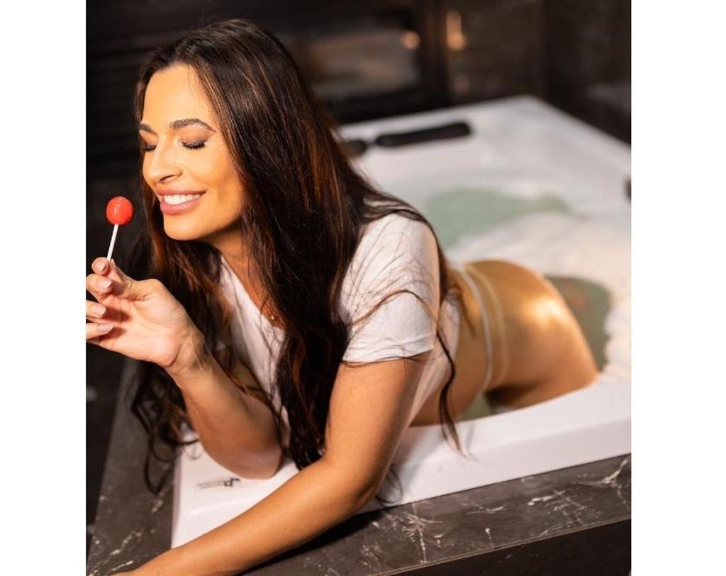  is Female Escorts. | Leeds | United Kingdom | United Kingdom | scarletamour.com 