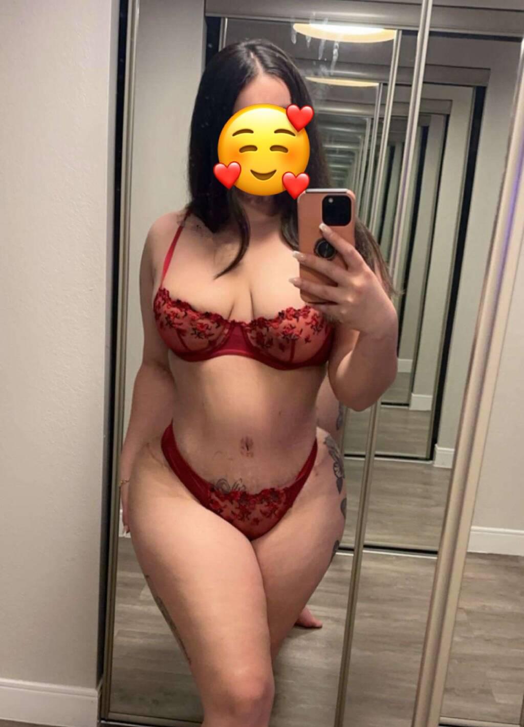 Stella is Female Escorts. | Barrie | Ontario | Canada | scarletamour.com 