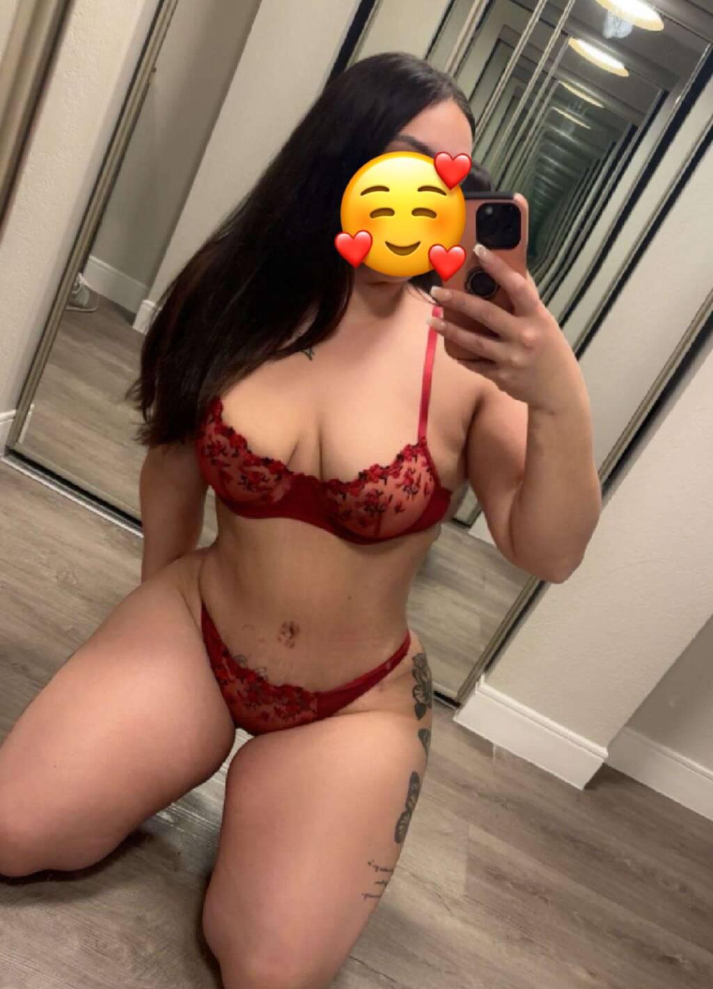 Kimy is Female Escorts. | Hamilton | Ontario | Canada | scarletamour.com 