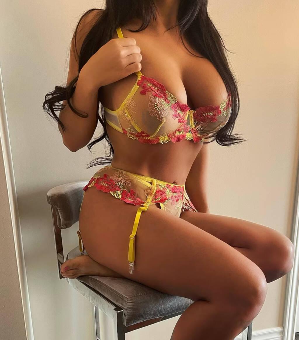 Rose is Female Escorts. | Quebec City | Quebec | Canada | scarletamour.com 