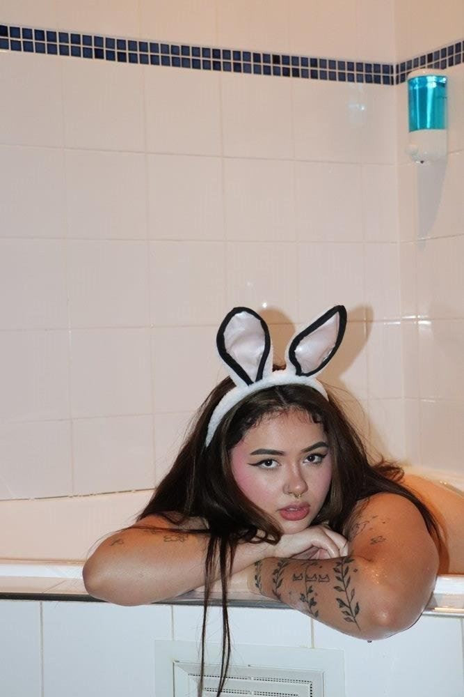 YOUNGBUNNI19 is Female Escorts. | Townsville | Australia | Australia | scarletamour.com 