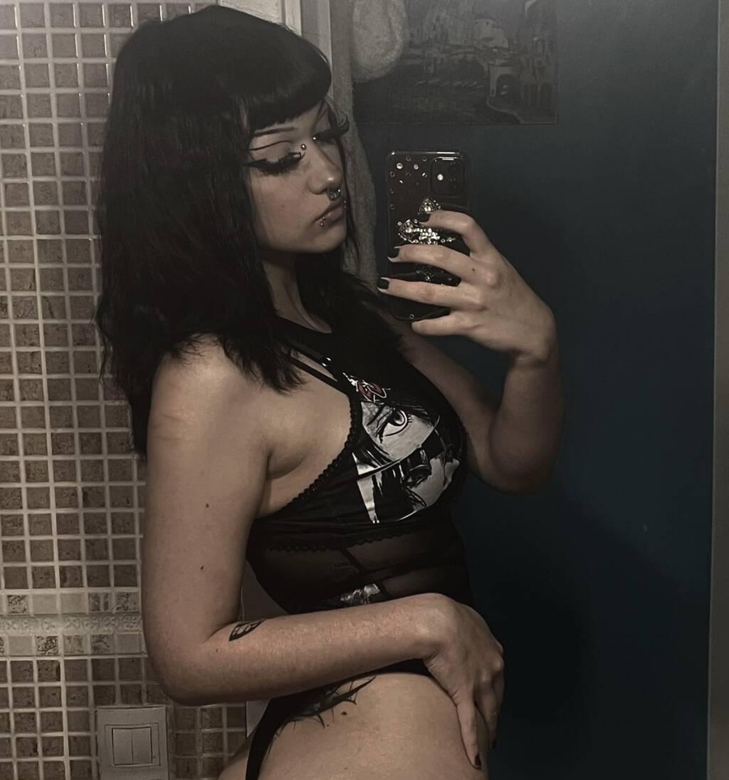 Baby Goth is Female Escorts. | Montreal | Quebec | Canada | scarletamour.com 