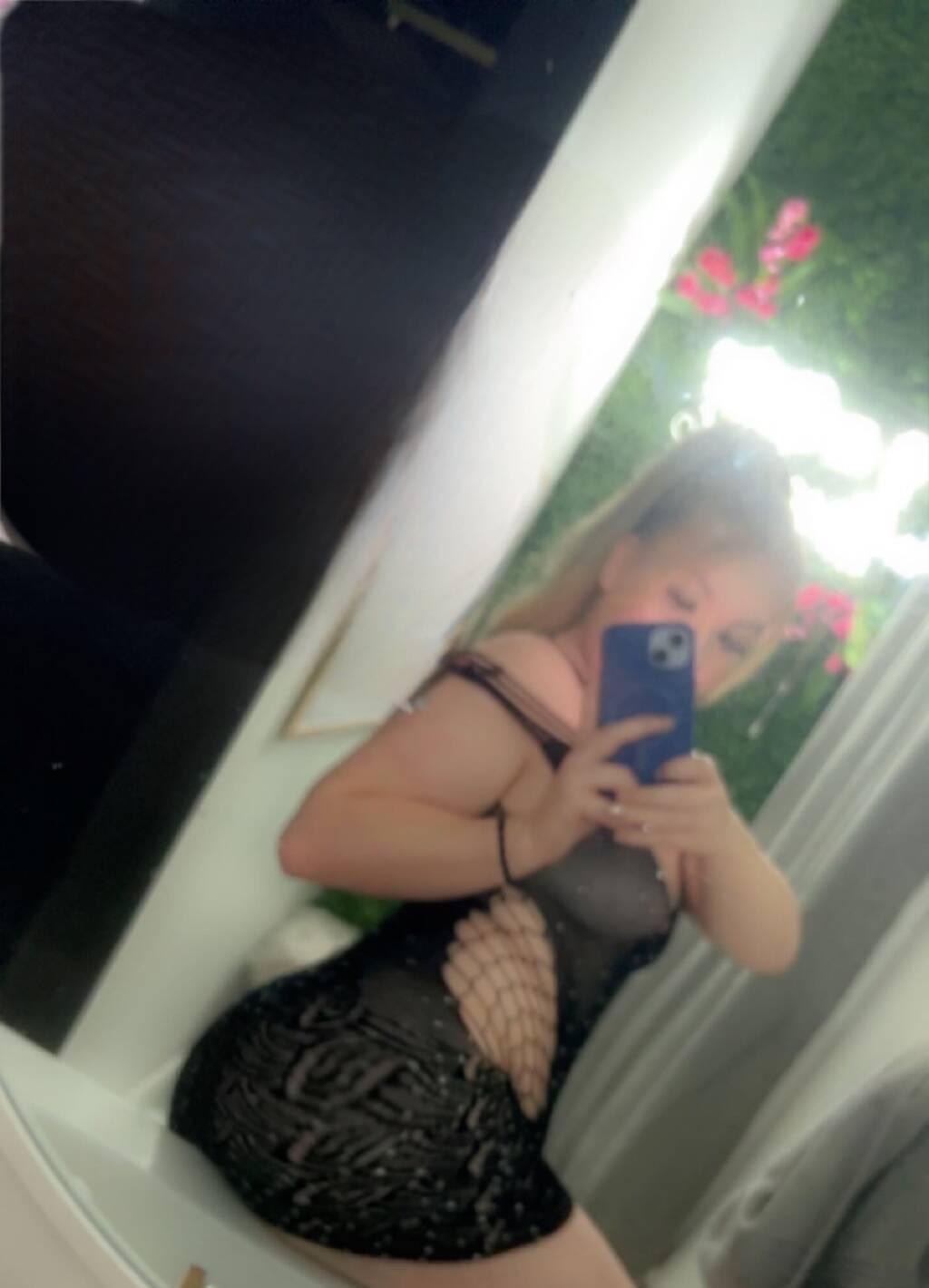 Alexia is Female Escorts. | Hamilton | Ontario | Canada | scarletamour.com 